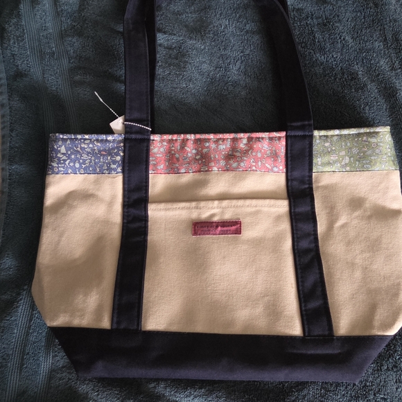 Vineyard Vines Handbags - Vineyard Vines Cream and Black Tote with Floral Accents